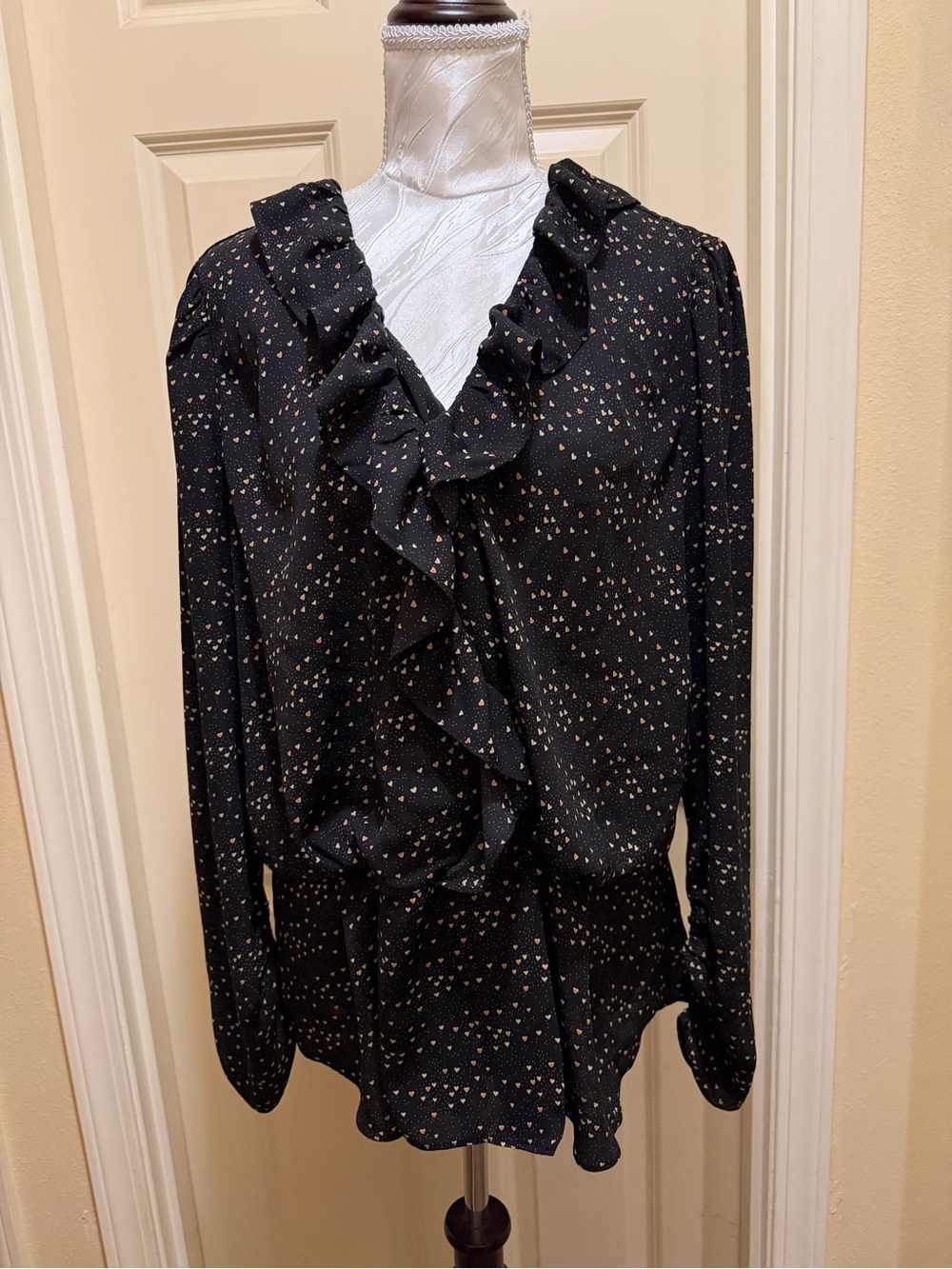 Ruffled V-Neck Long Sleeve Blouse - Black with Tan Heart Print